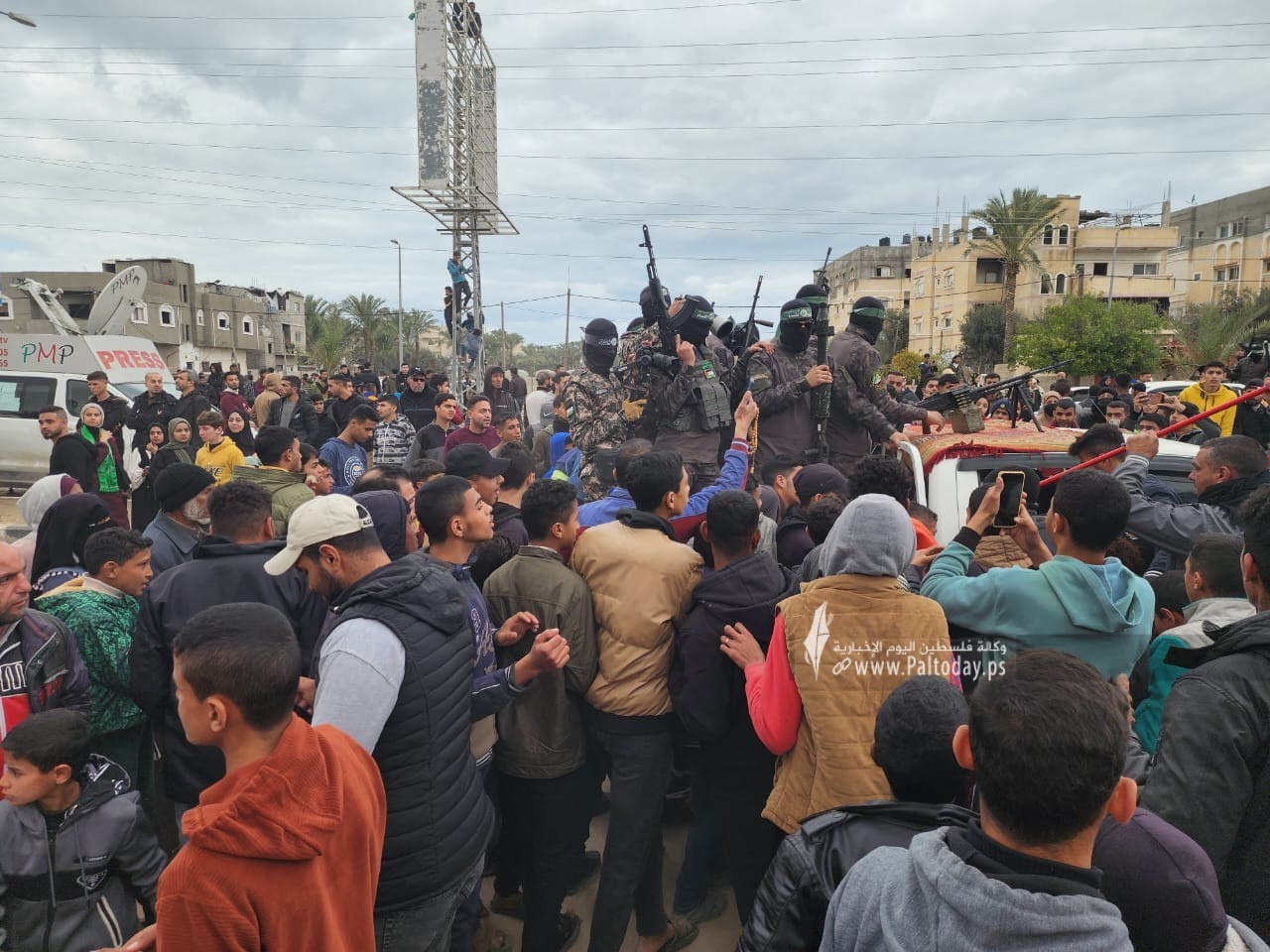 مشاهد تسليم الاسرى من دير البلح (14)