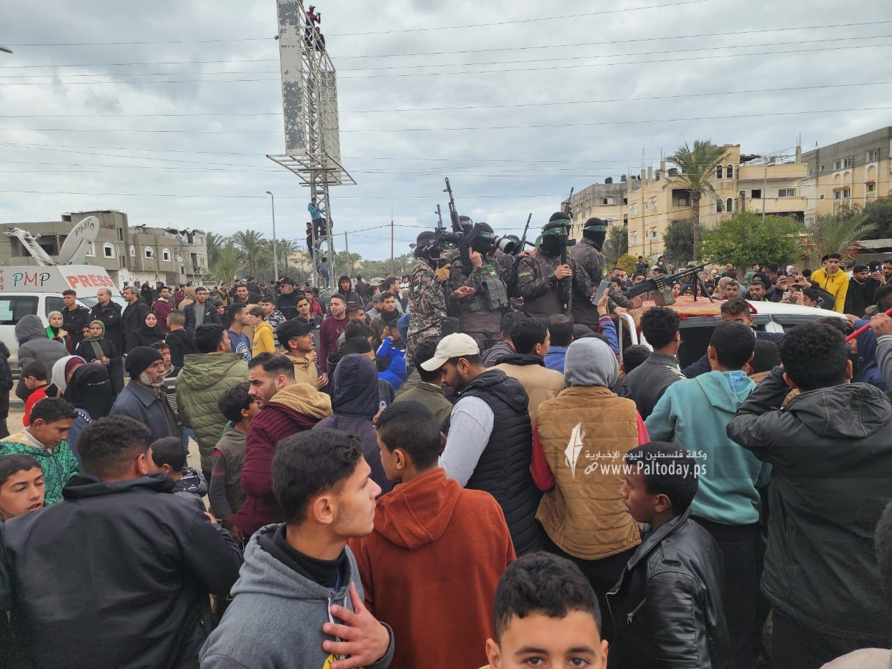 مشاهد تسليم الاسرى من دير البلح (12)