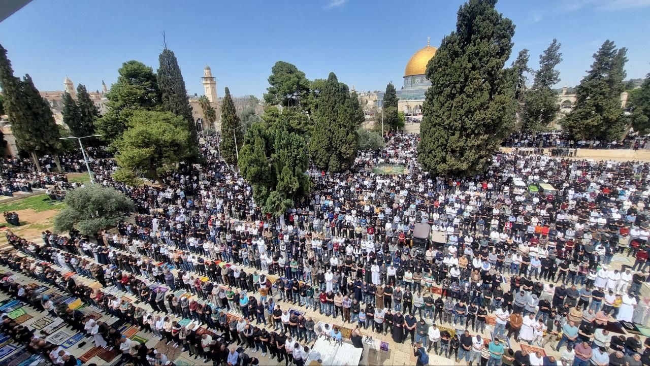 أداء صلاة الجمعة الثانية من شهر  رمضان المبارك في رحاب المسجد الأقصى (5)