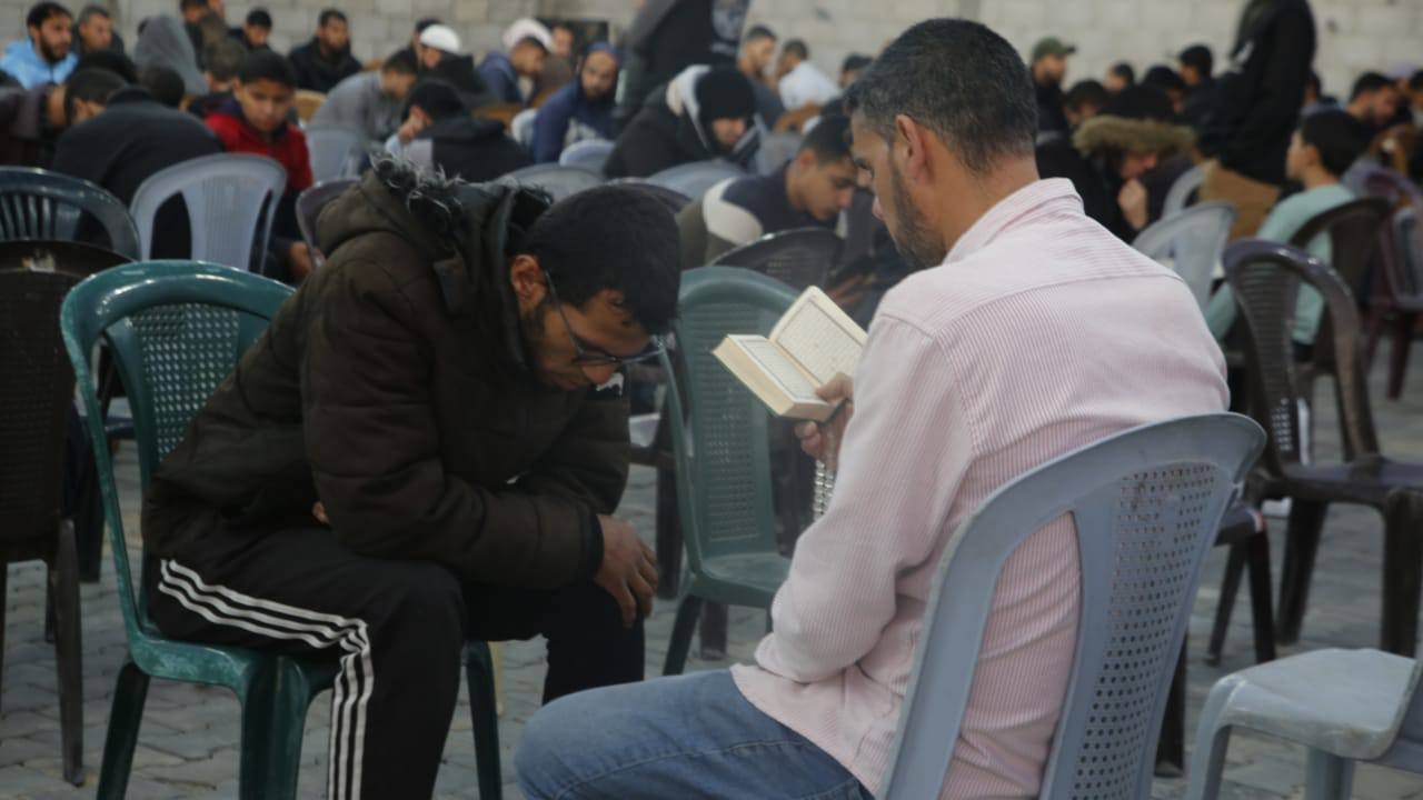 خانيونس انطلاق فعالية السرد القرآني لتسميع القرآن على جلسة واحدة (1)