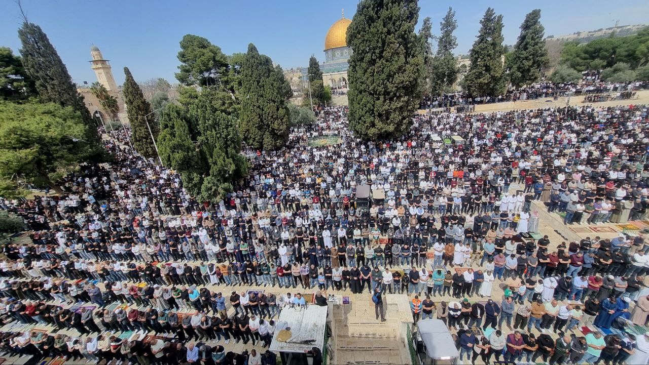 أداء صلاة الجمعة الثانية من شهر  رمضان المبارك في رحاب المسجد الأقصى (3)