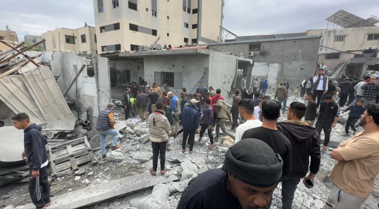 قصف مقر لجنة الزكاة في دير البلح (3)