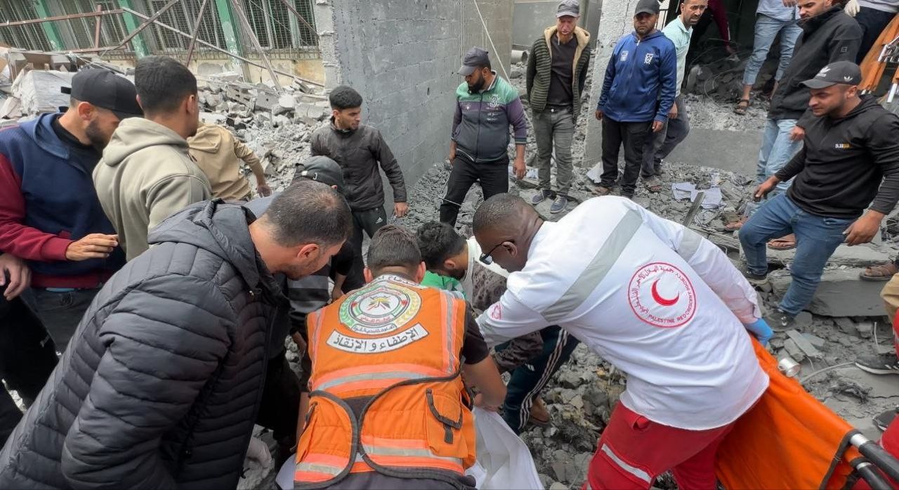 قصف مقر لجنة الزكاة في دير البلح (4)