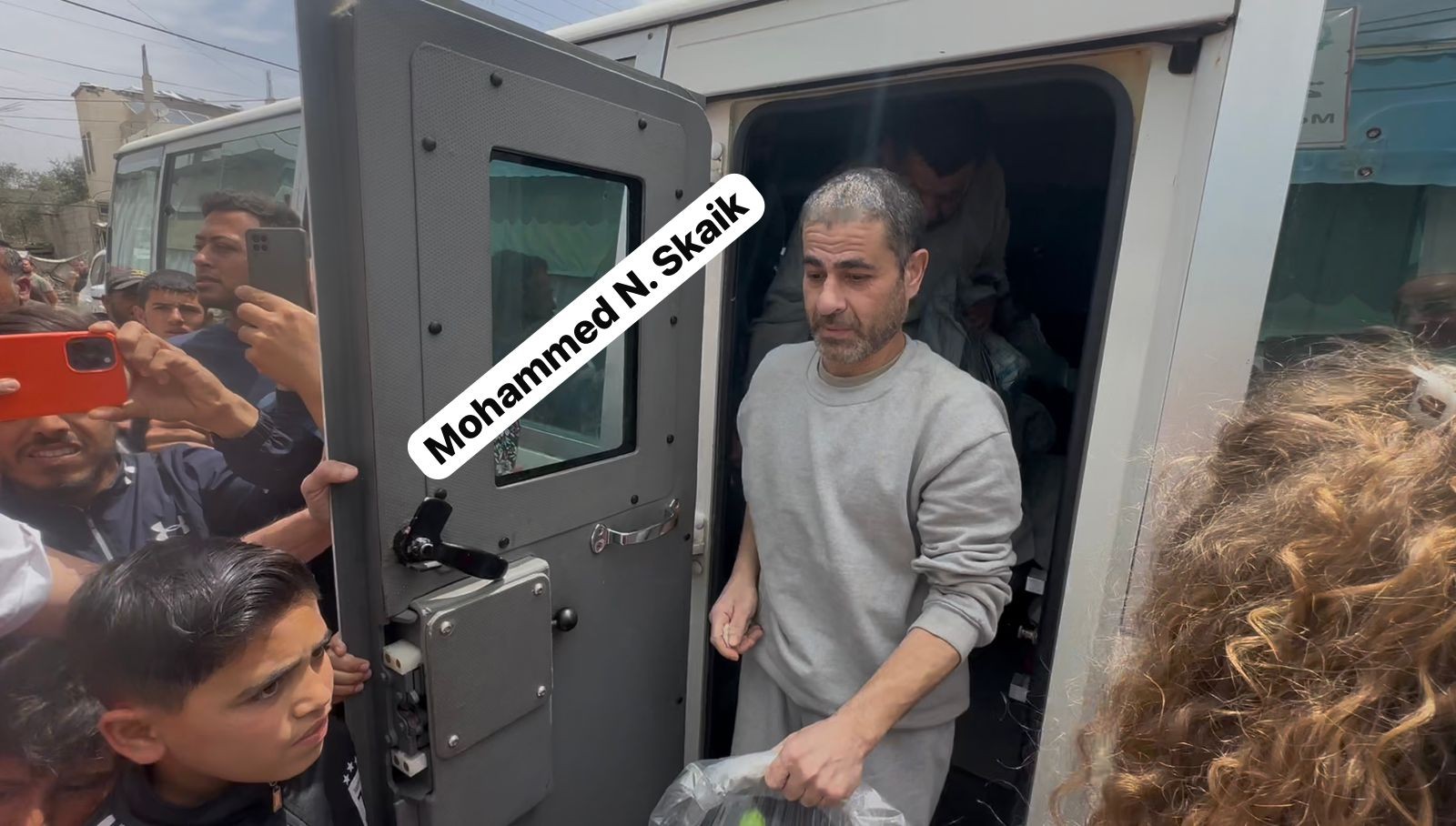 وصول اسرى لمستشفى شهداء الأقصى (1).jpeg