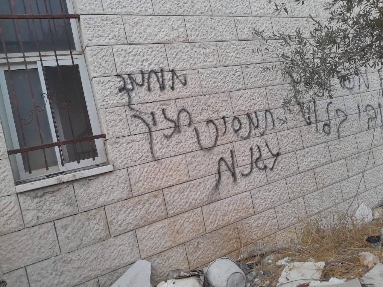 إحراق مسجد (4)
