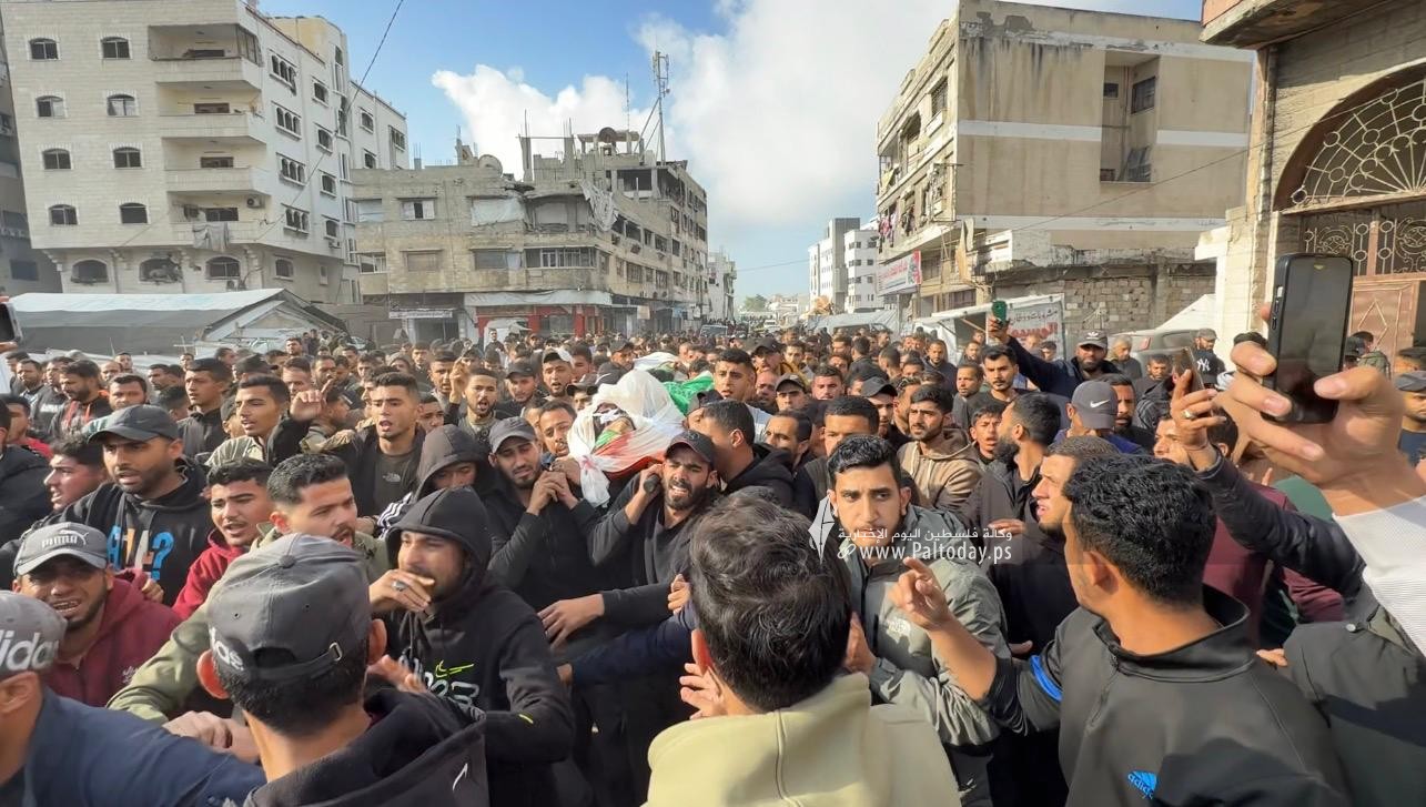 تشييع شهداء قصف الشقة السكنية بمدينة غزة (3).jpeg