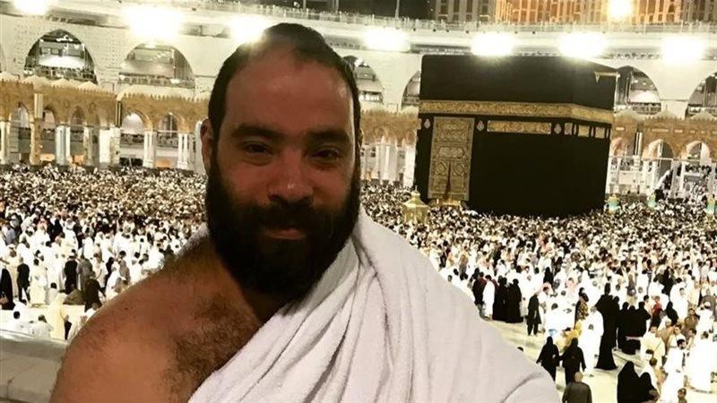 وائل عوني يوضح حقيقة شائعات اعتناقه الإسلام 
