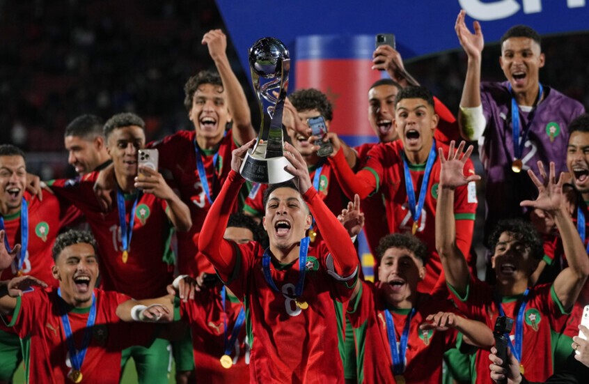 تويج محمد وهبي بلقب مع منتخب إسبانيا.jpeg