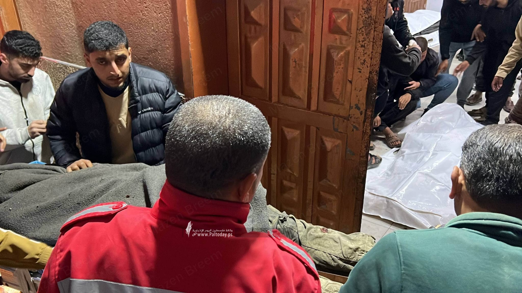 وصول خمس شهداء وعدد من الجرحى جراء قصف إسرائيلي استهدف سيارة شرطة بمواصي خان يونس جنوبي قطاع غزة (7).jpeg