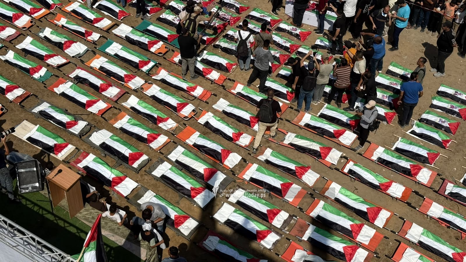 غزة تنظم أكبر جنازة لتشييع 120 شهيداً من عائلتي الحساينة وأبو شريعة (2).jpeg